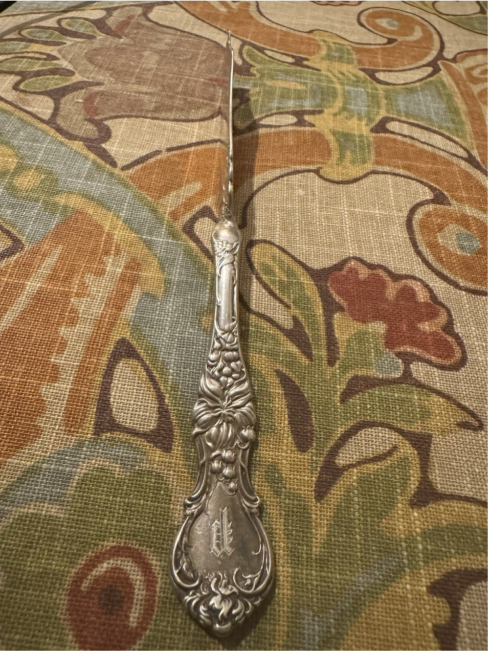 Antique 1835 R Wallace HIBISCUS Silverplate Master Butter Knife P - Picture 2 of 5